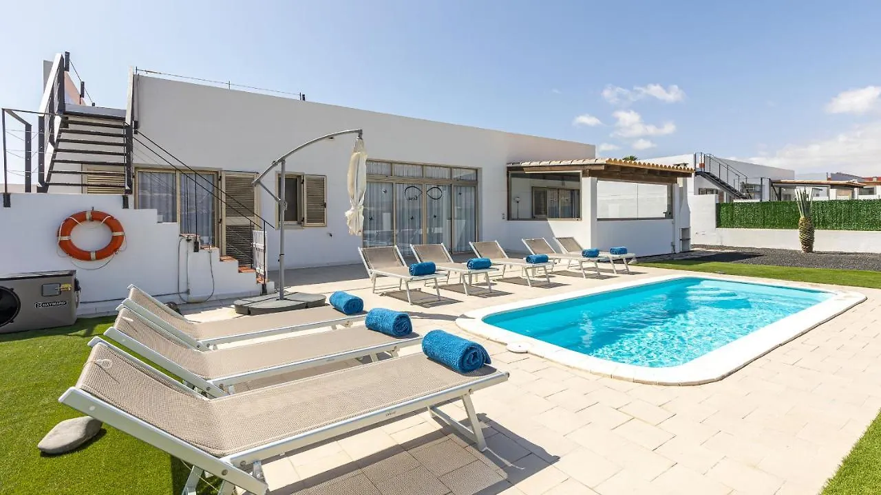 Luxury Villa Cindy contacts